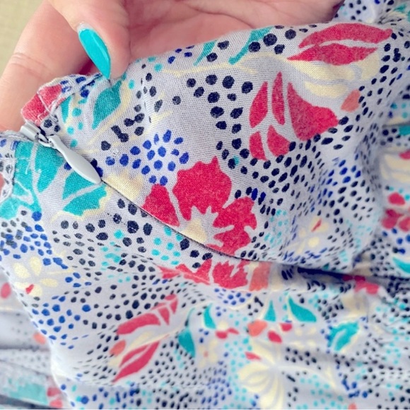 American Eagle Floral Romper XS - Picture 6 of 7